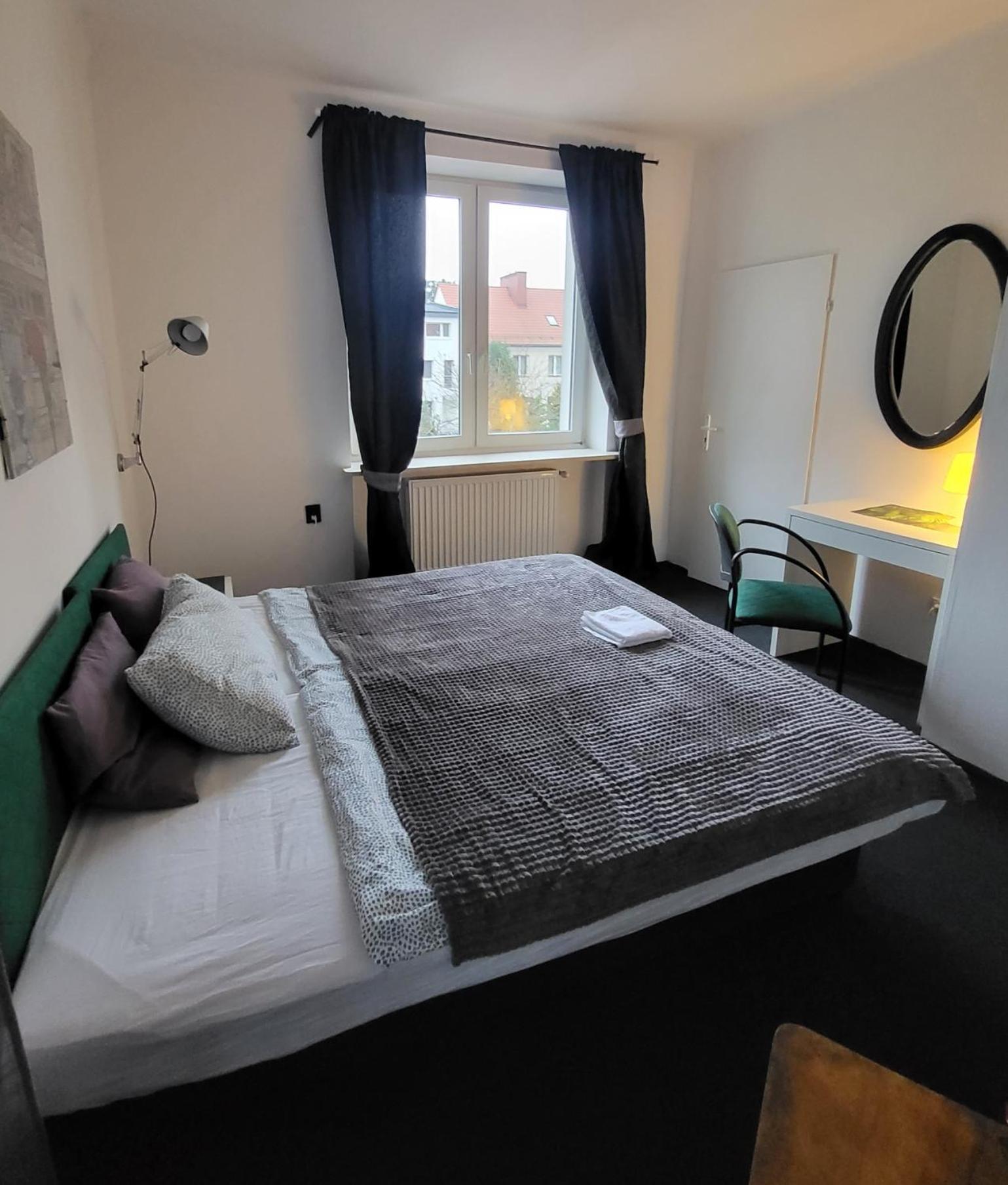Charmed Homestay - Zaczarowany Varşovia Exterior foto